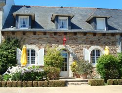 Holiday home with heated pool in the south Brittany, France.