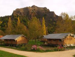Sjours insolites en tentes et lodges en Auvergne
