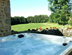 Holiday home with jacuzzi in Auvergne.